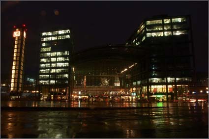Berliner Hauptbahnhof im Regen